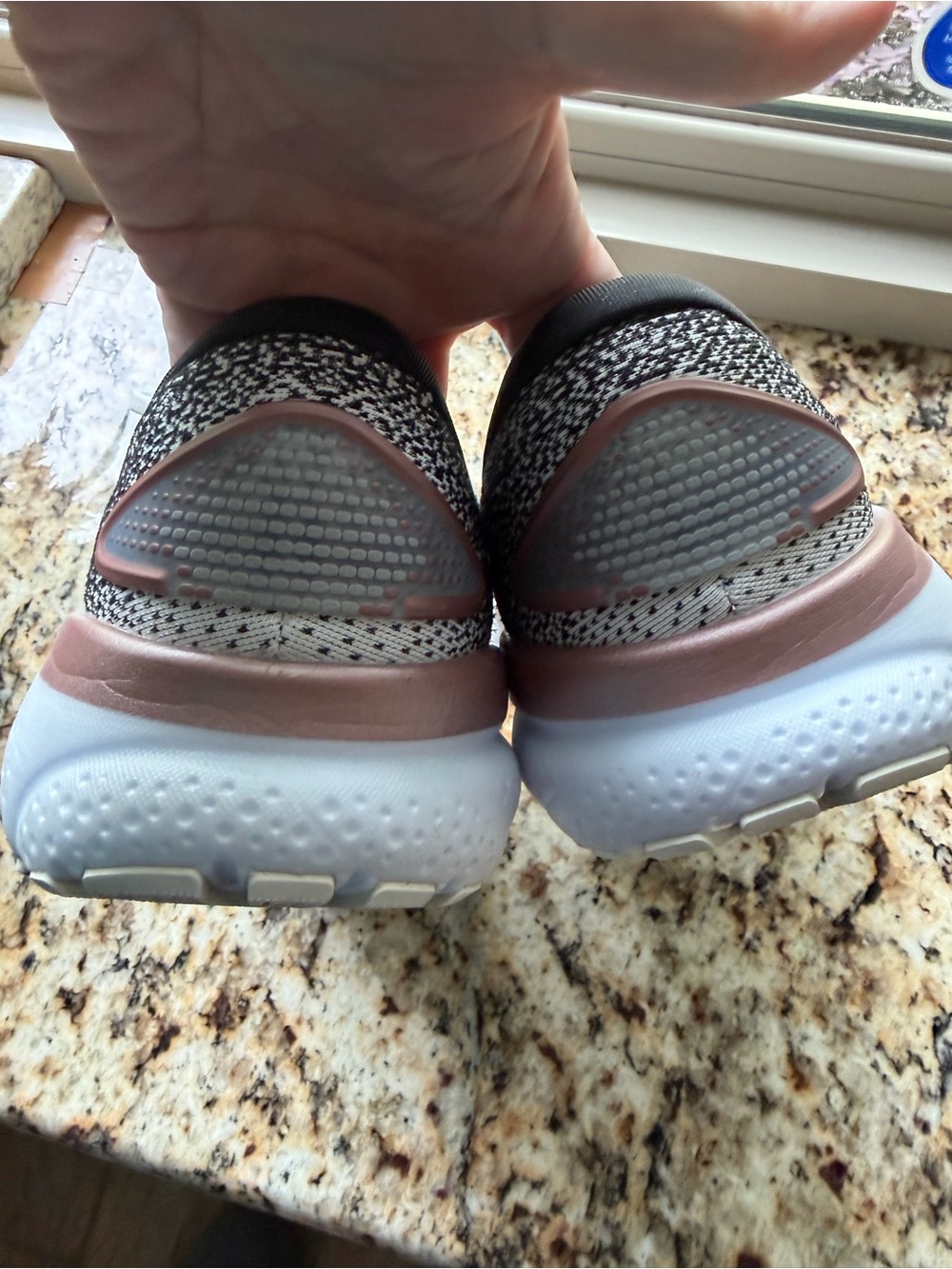 Brooks white and black breathable running shoes - Picture 5 of 5